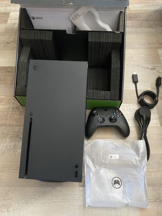 Xbox series x 1tb с 9 игри