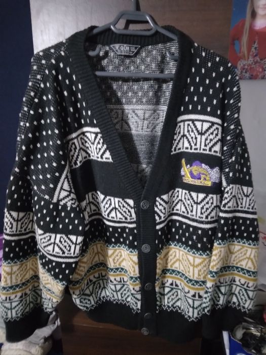 Pulover ieftin la 50 de lei bucata