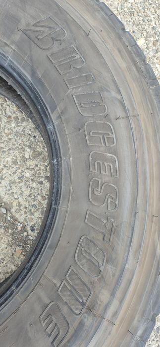 8 anvelope M+S Bridgestone 295/80/22,5.Pretul este pe bucata