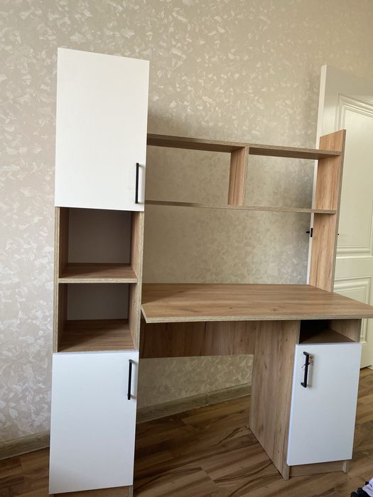 Учебный столик.