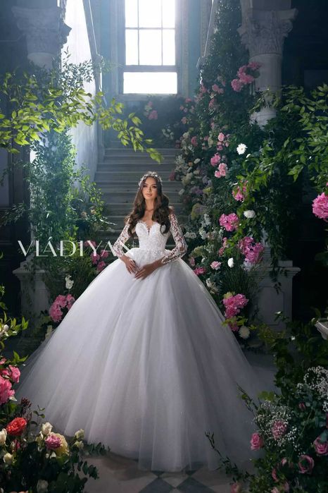 Rochie de mireasă printesa Vladiyan new beginning NB2310 cu trena voal