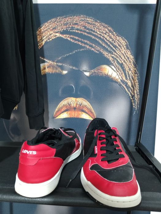 Adidasi Levis impecabili