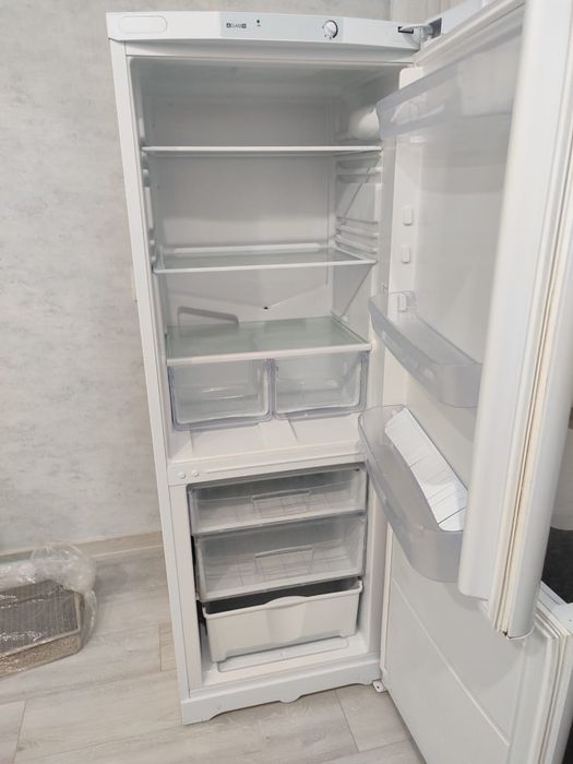 Холодильник INDESIT