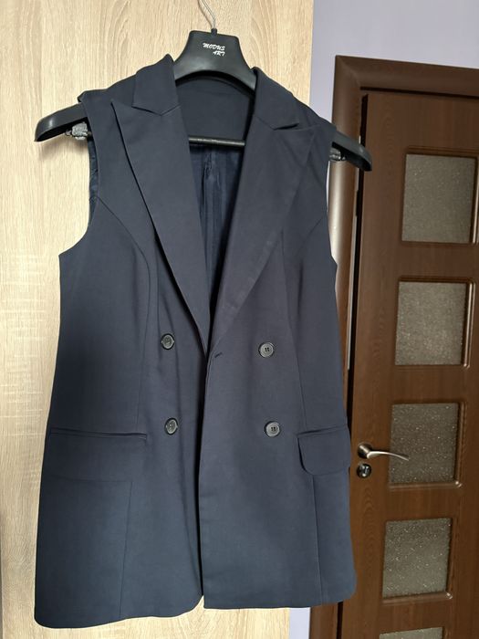 Елегантен тъмно син елек