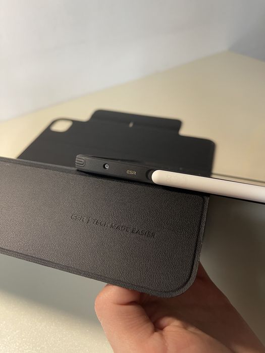 iPad Pro 13” M5 & Apple Pencil Pro & Accesorii ESR