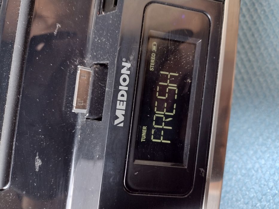Акумулаторна колона с радио/USB/CD/AUX Medion