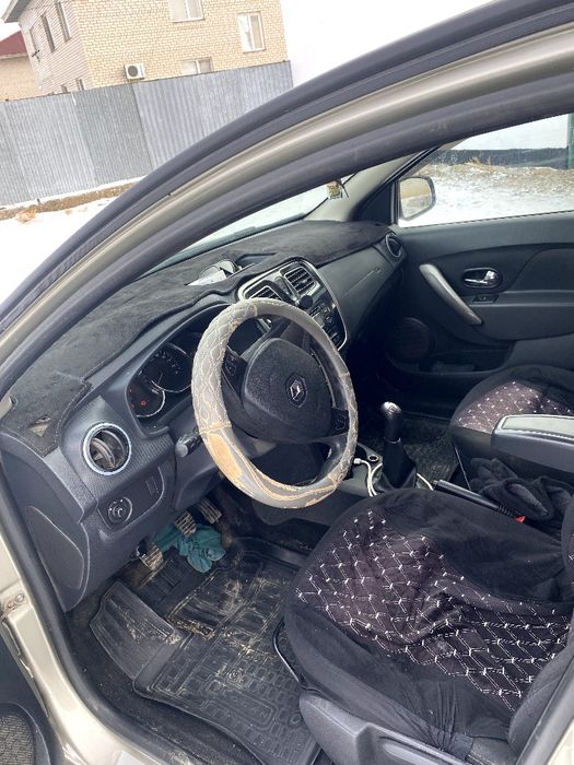 Легковой Renault Logan 2015