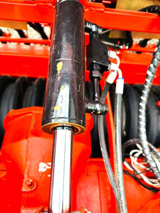 Semanatoare grau orz rapita soia Kuhn Integra Combiliner NOUA  + Freza an 2021 Monosem Gaspardo Amazone Vaderstad John Deere Case New Holland Fiat