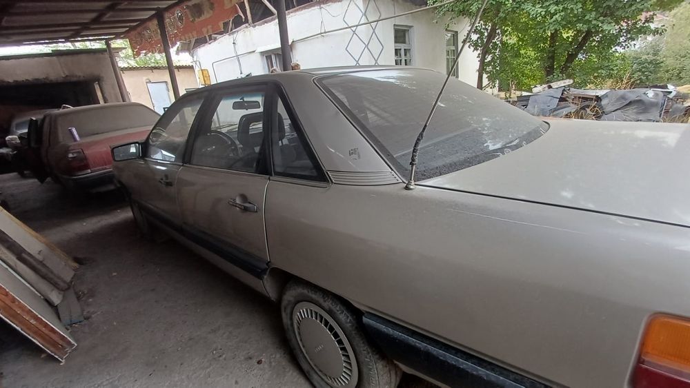 Продам машину ауди 100