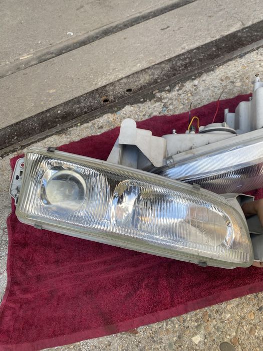 Продам фары на Mazda