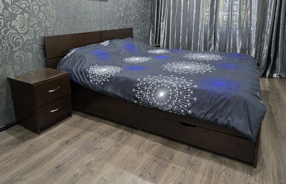Продам двуспальную кровать