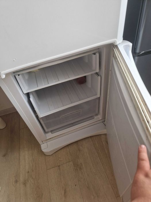 Холодильник indesit