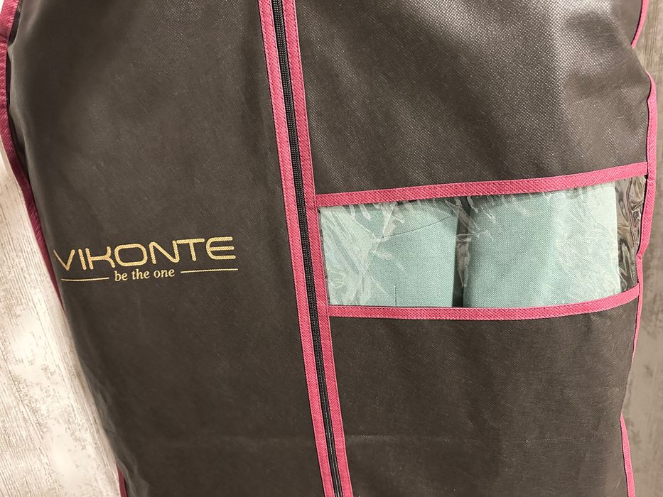 Официален костюм