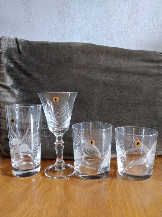 Кристални сервиви