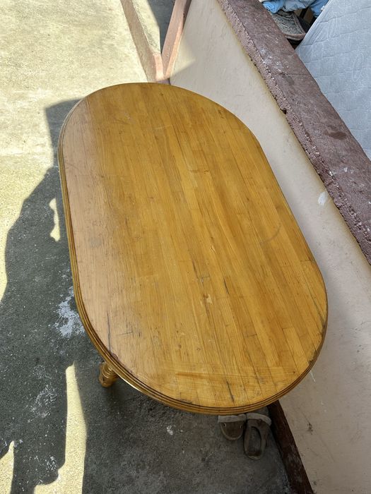 Masă din lemn masiv – stil clasic, stare foarte bună