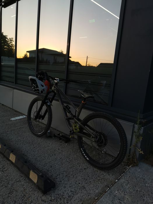 Vând Commencal clash 2023