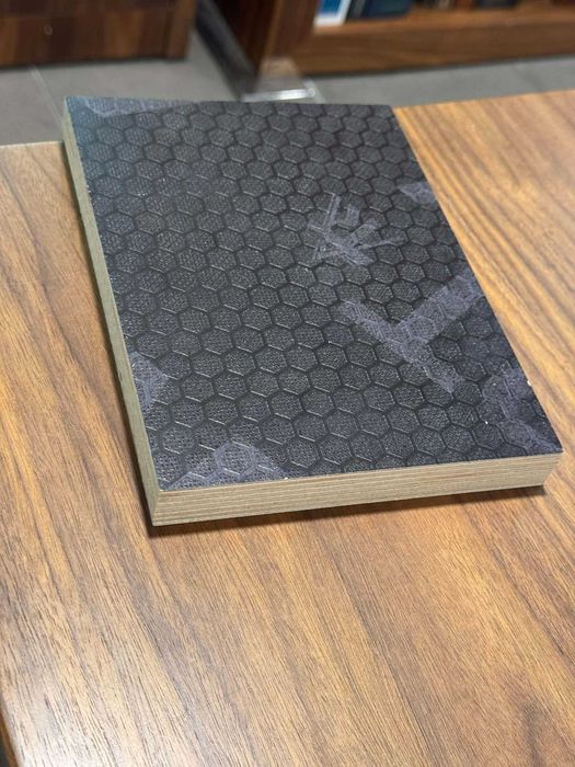 Противоплъзгащ шперплат Hexa за бусове и ремаркета 2500x1250