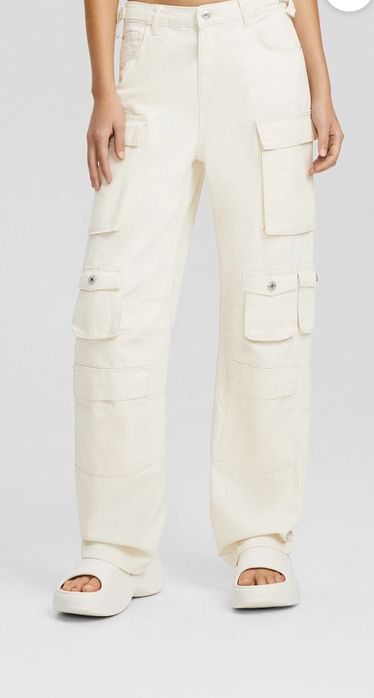 Бели дънки Bershka