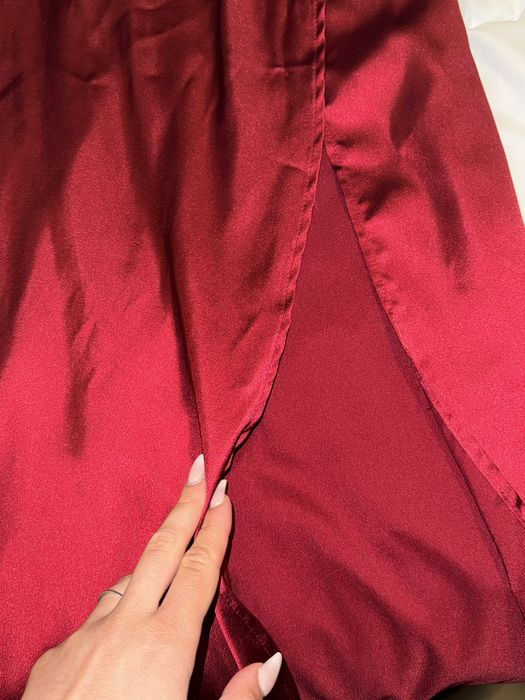 Червена дълга рокля