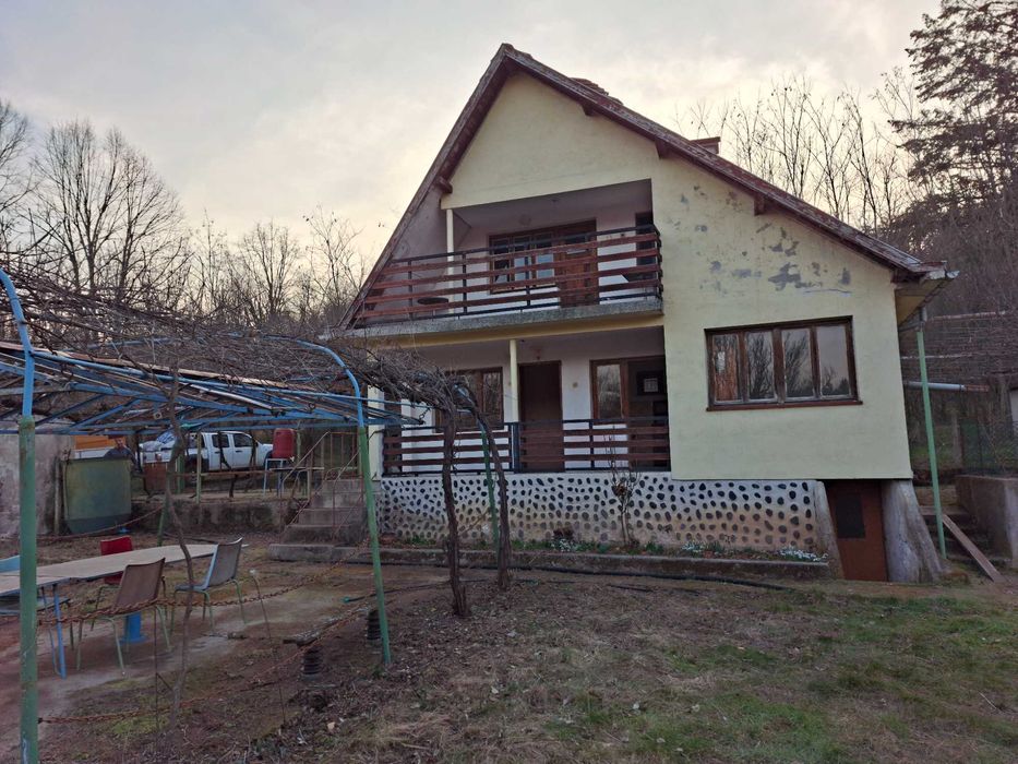 Продава къща до язовир Копринка община Казанлък