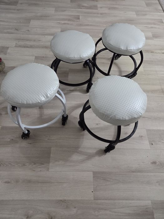 Продам стуля на роликах