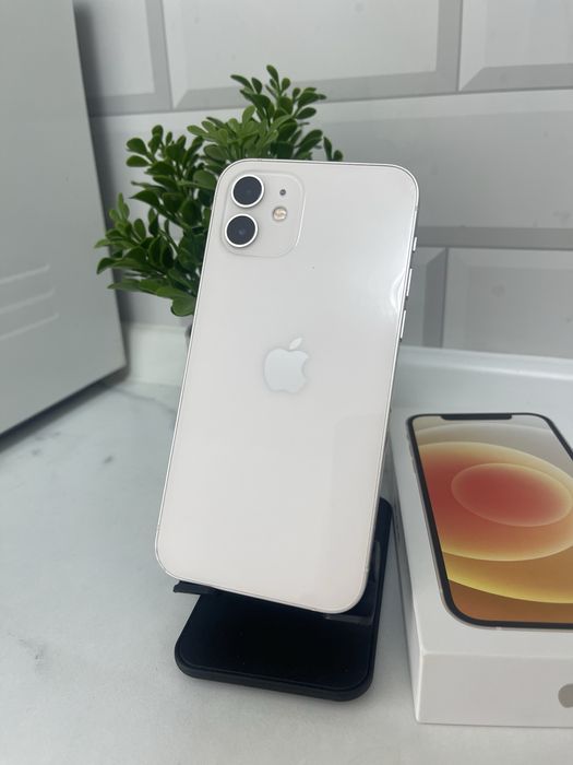 iPhone 12  64 Гб