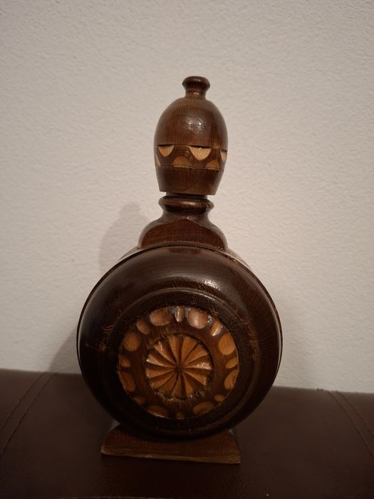 Plosca veche din lemn. Stare impecabilă! Capacitate mica