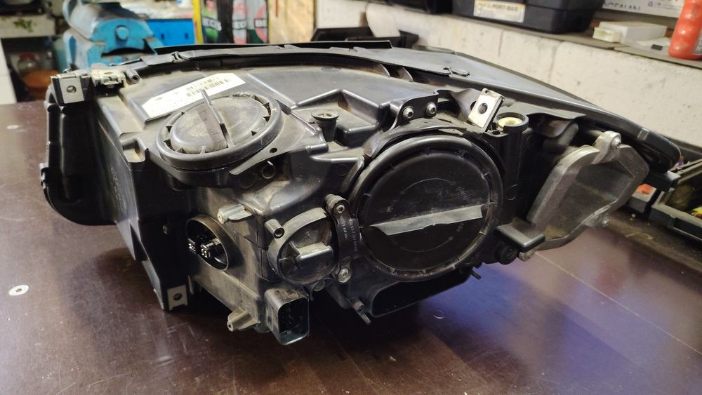 Far drepta bi-xenon adaptiv BMW F10 F11 Europa