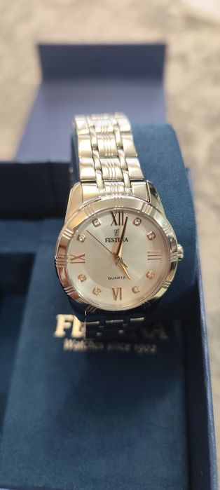 Продавам часовник Festina.