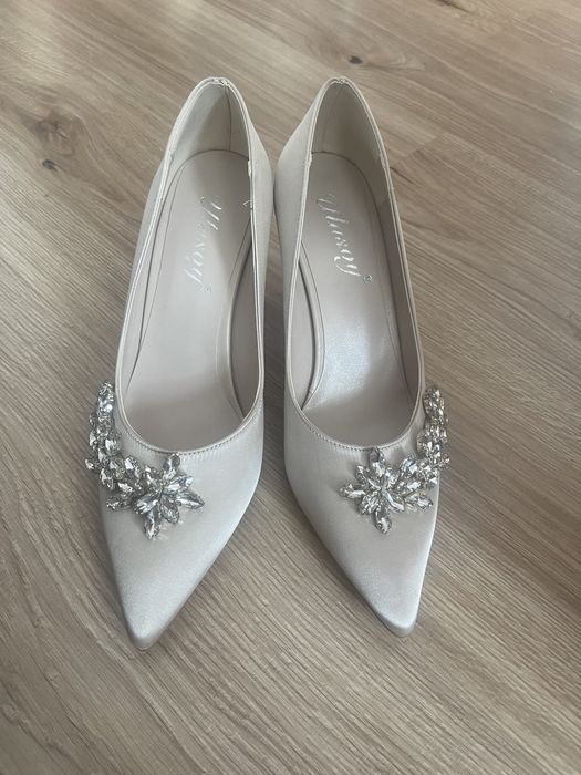 Официални обувки на ток