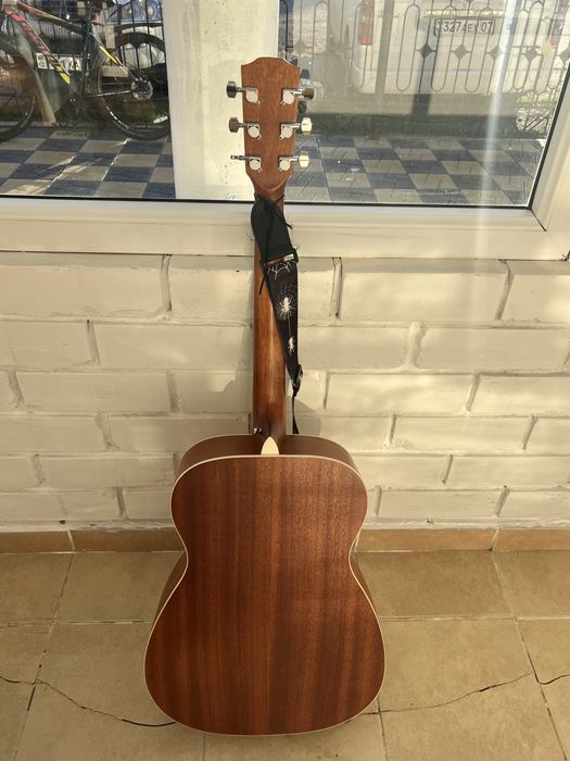 Гитара в очень хорошем состояний трансакустика