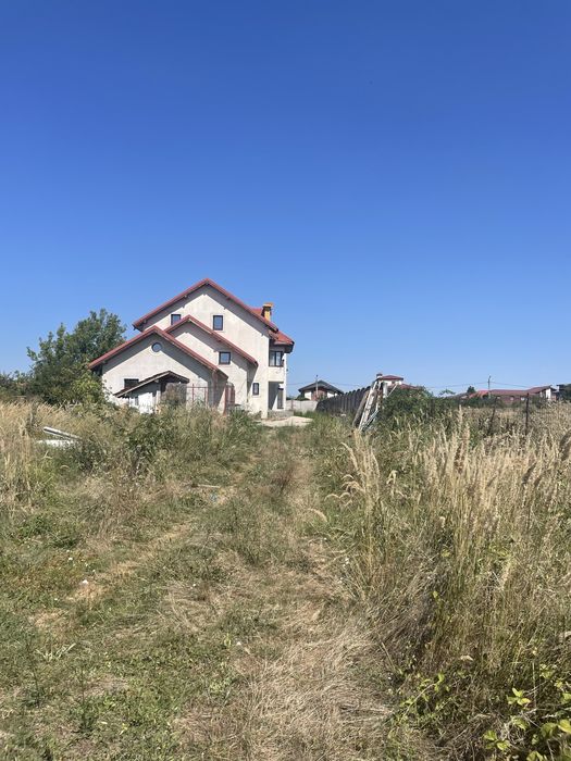 Casa si teren de vanzare