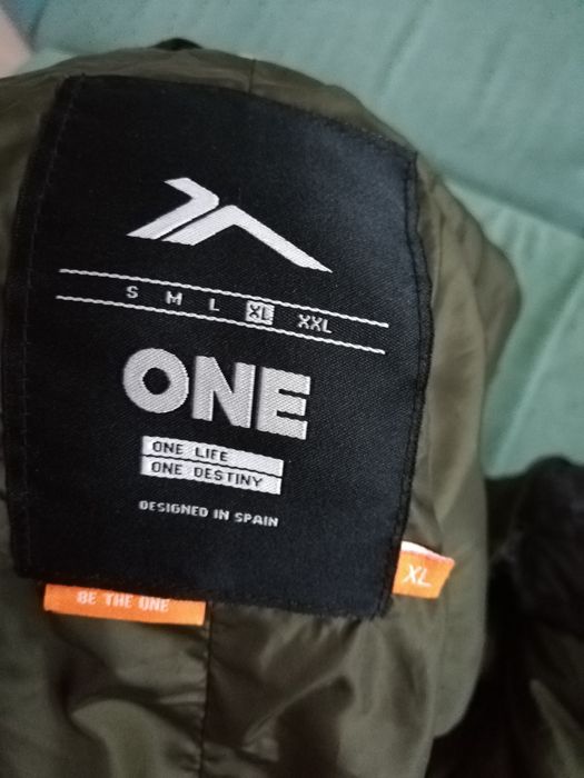 Vând geaca sport dama trei anotimpuri.