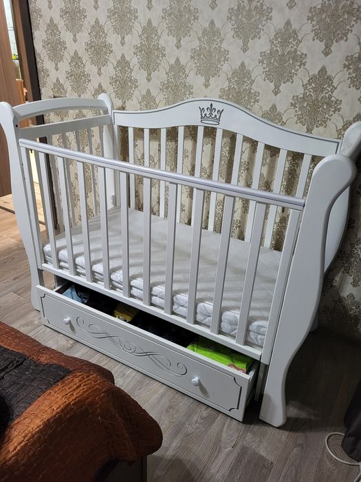 Продам детскую кроватку