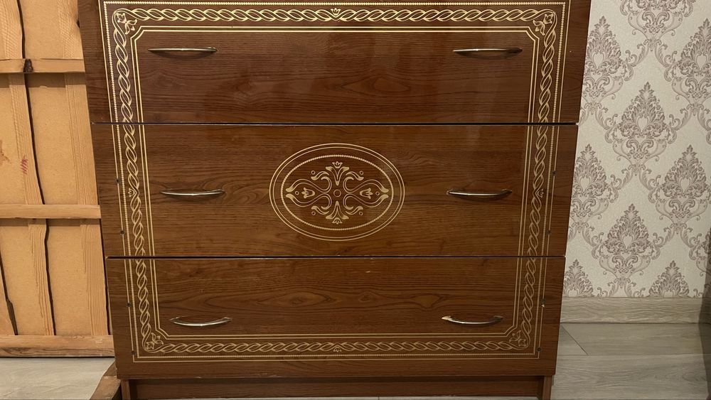 Деревянные тумбочки