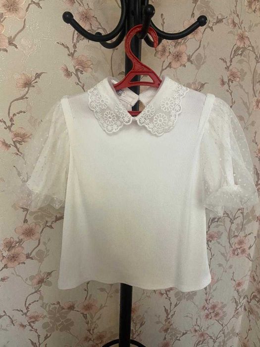 Продам разные  школьные белые блузки на девочку