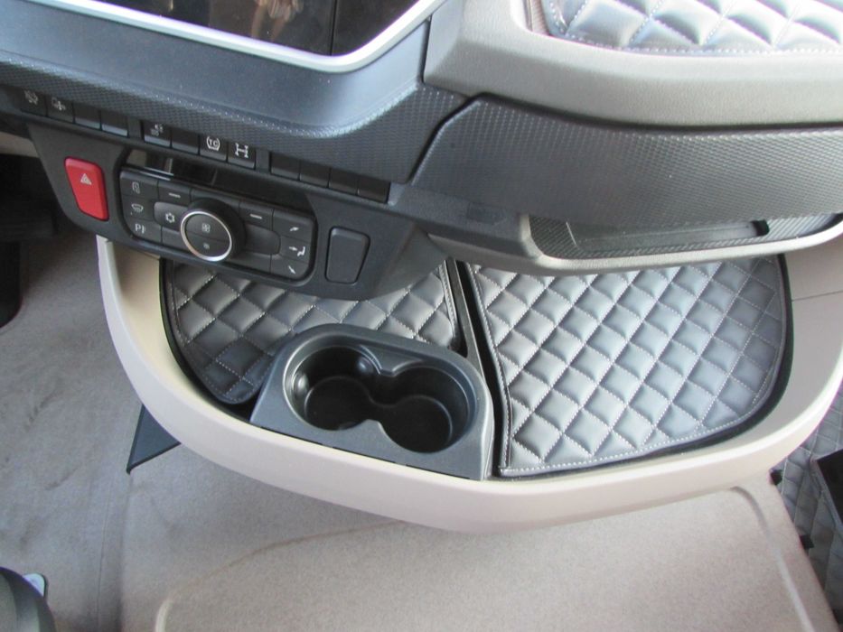 Стелки за камион Даф DAF XG 106 2021+ EURO 7 под 2 нива Еко кожа