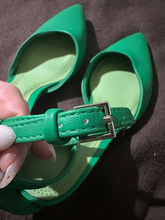 Нови обувки на ток Stradivarius