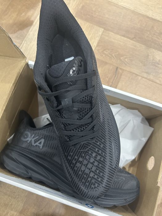Кроссовки HOKA ONE ONE Clifton 8 в черном цвете