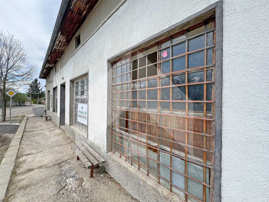 Продава търговски (промишлен) обект - магазин в с. Сечище (обл. Шумен)