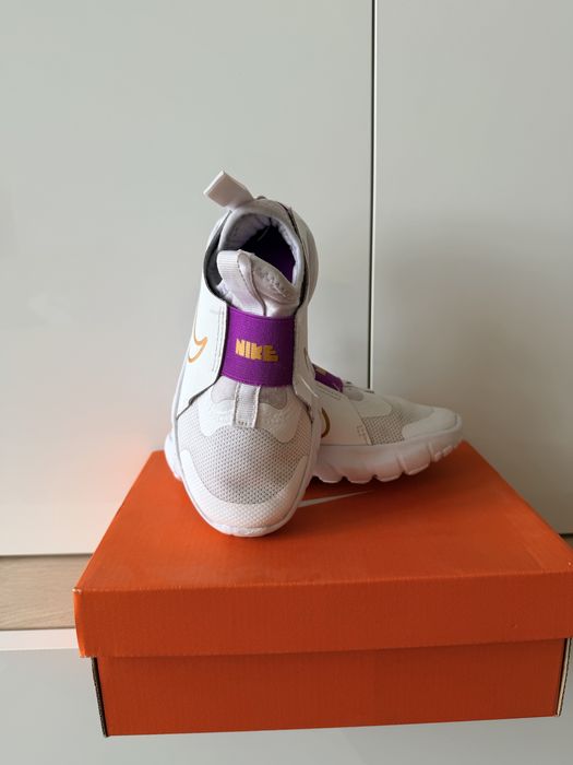 Маратонки Nike номер 27,5