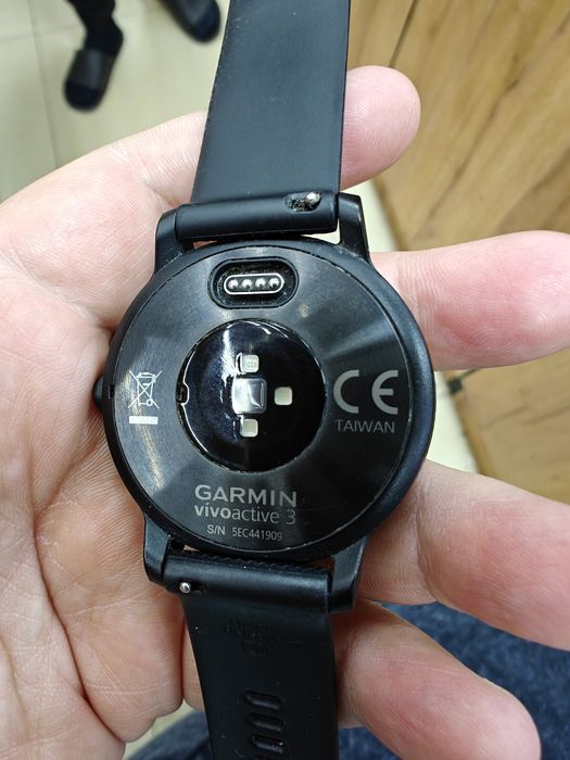 Часы Garmin Vivoactive 3 продам