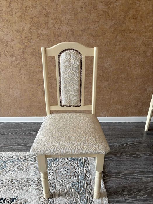 Продаем стол со стульями