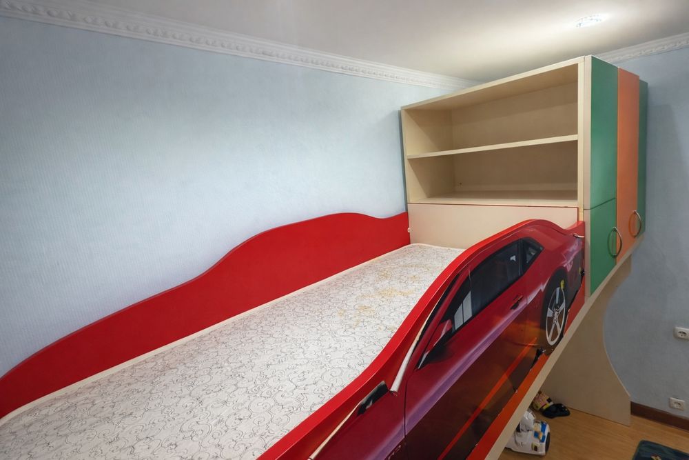 Продается детская стенка - кровать.