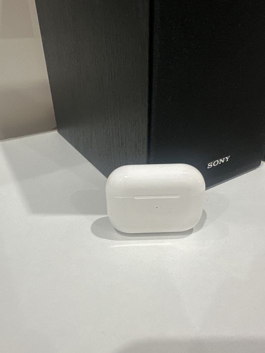 Наушники airpods pro.