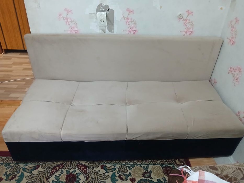 Диван раскладной с подушками