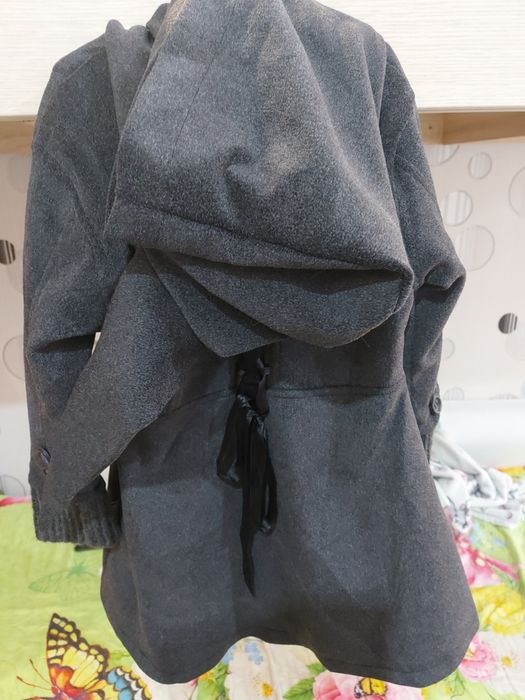 Продам пальто детское на 5-7лет