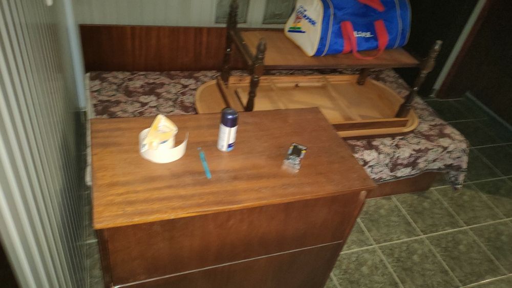 Легло с матрак, ракла и маса