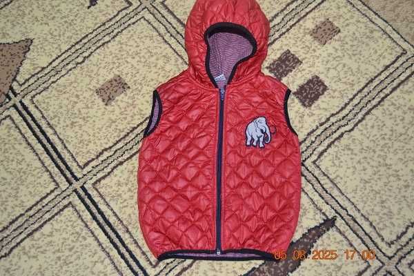продам безрукавку на мальчмка