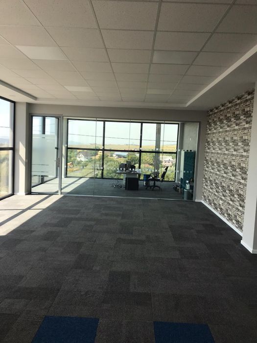 Inchiriez hele birouri